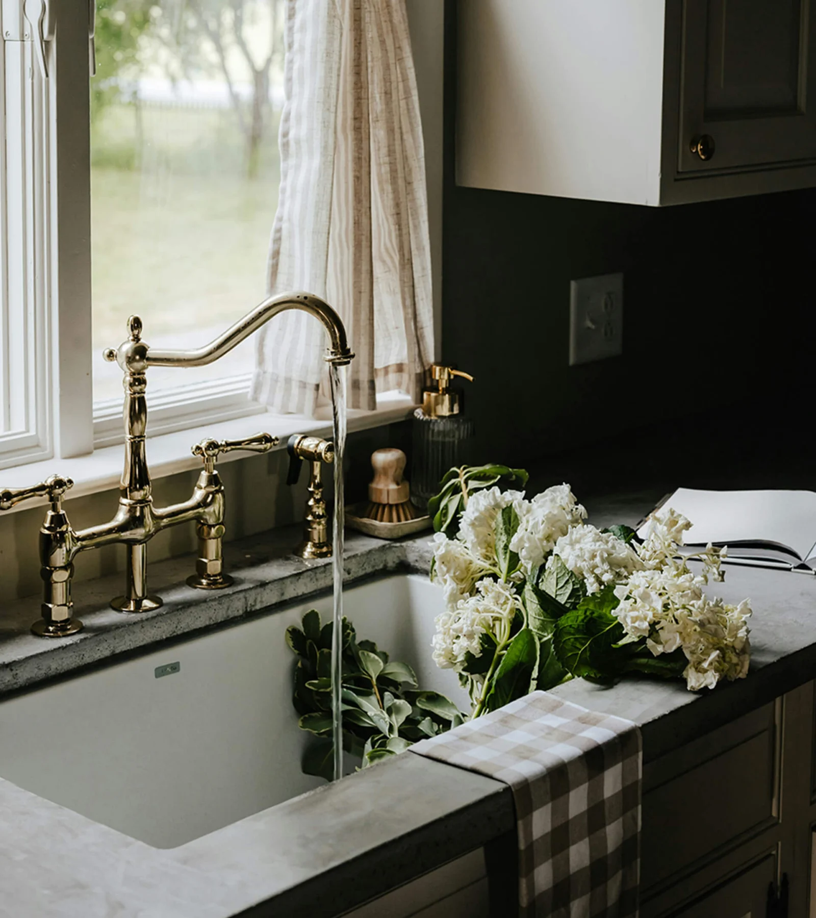 Elle & Gray – design work by Melody Rose